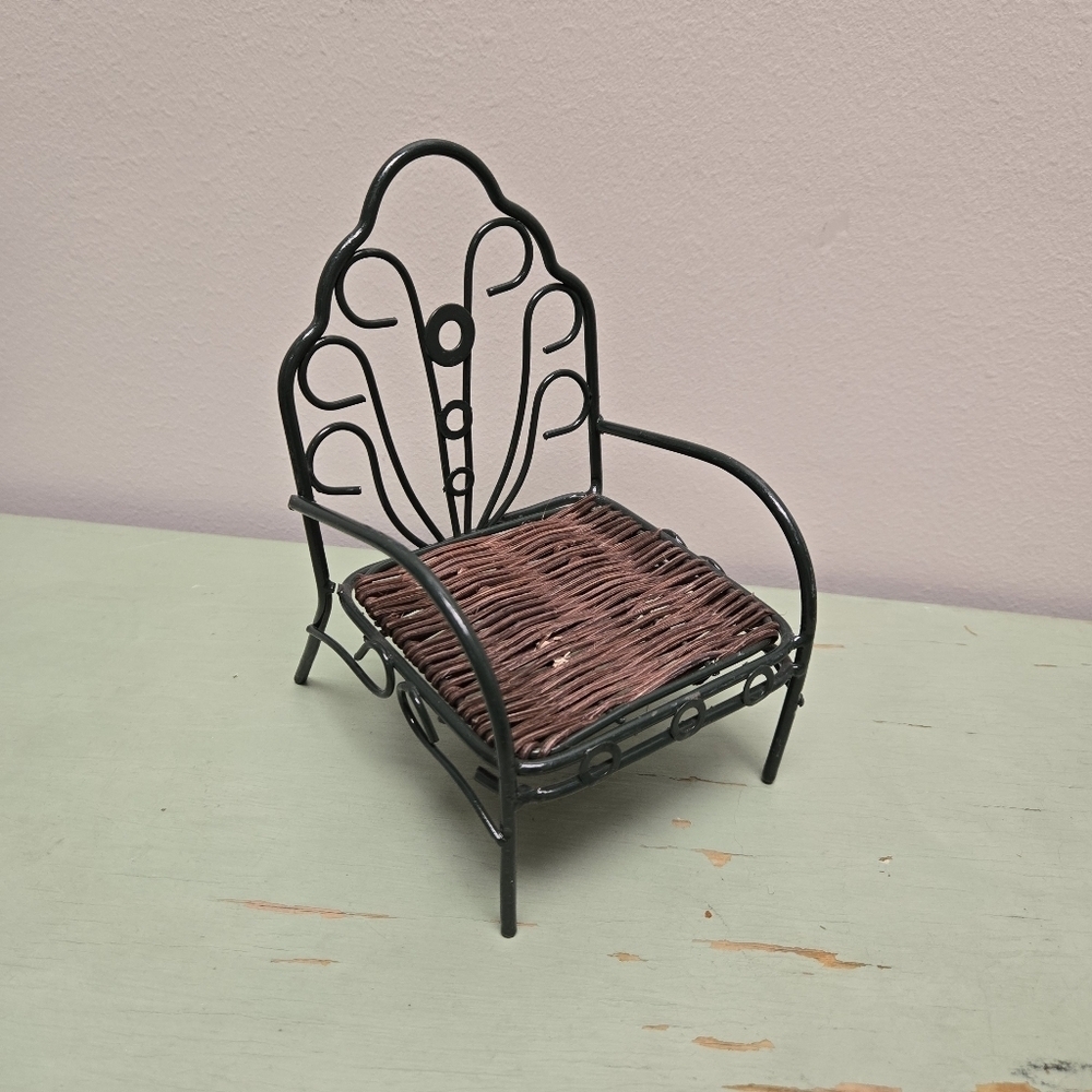 Miniature Green Metal Wicker Doll Bear Chair by Boyd's Collection - Picture 6 of 8